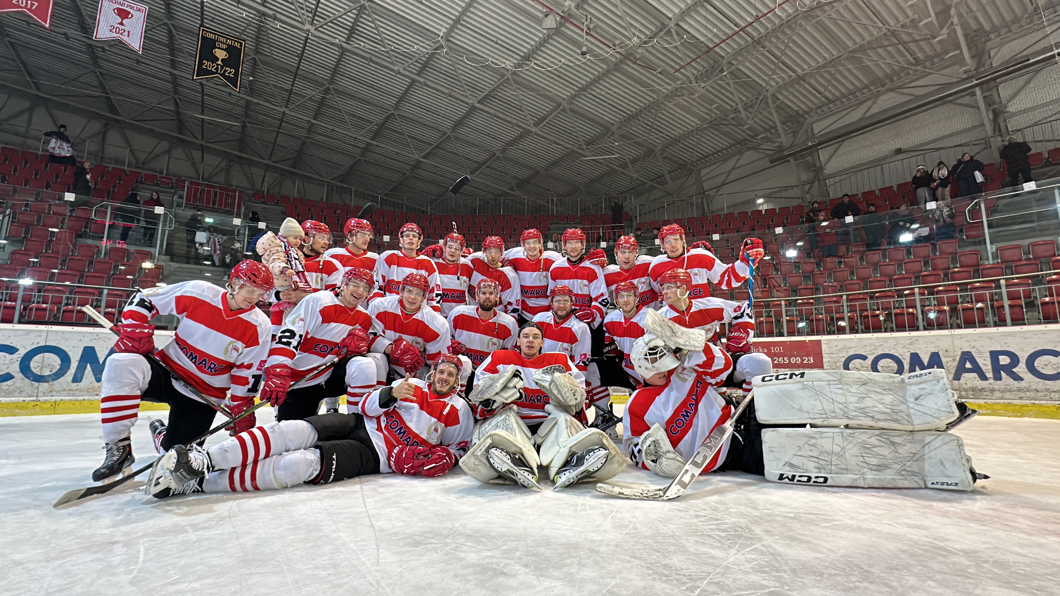 Pożegnaliśmy stare bandy. Lodowisko nieczynne do 22 grudnia